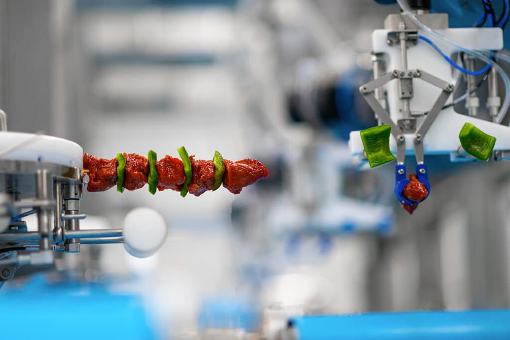 Première mondiale : machine à brochettes entièrement automatique à l’aide de robots