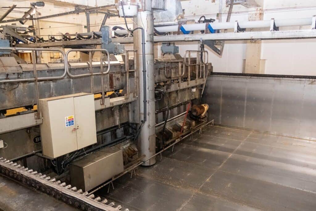 Mouterij Albert sort des sentiers battus avecles chaînes porte-câbles à roulettes igus 3