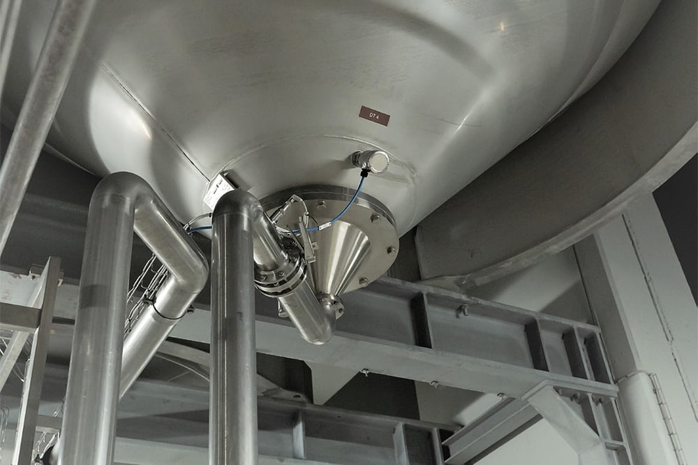 Hydrostatische niveaumeting in buffertanks in brouwerij