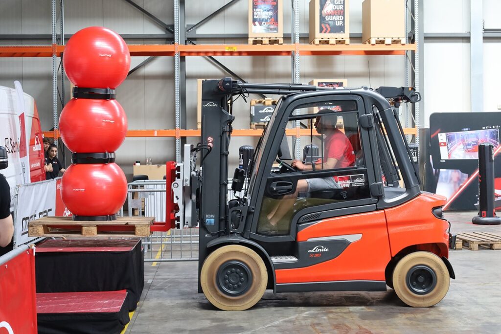 Jimmy Vleminx uit Neeroeteren wint BK heftruckrijden
